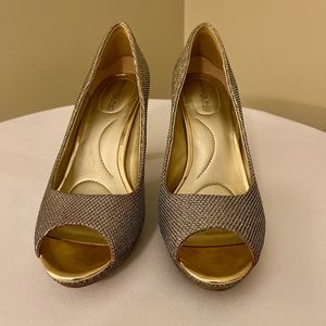 Rainaa Peep Toe Pump BANDOLINO size 8